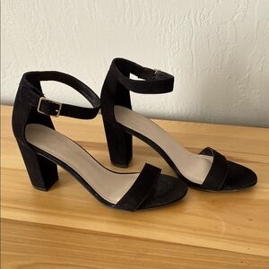 Strappy special occasion 3” heels - EUC - size 8 - David’s Bridal